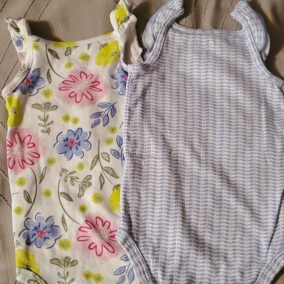 Two Carter's  Infant Girl's Sleeveless Bodysuit Size 6-9 Months - Picture 1 of 12